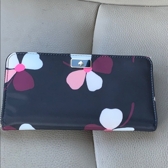 kate spade Handbags - NWT KATE SPADE ZIP AROUND LARGE CONTINENTAL WALLET